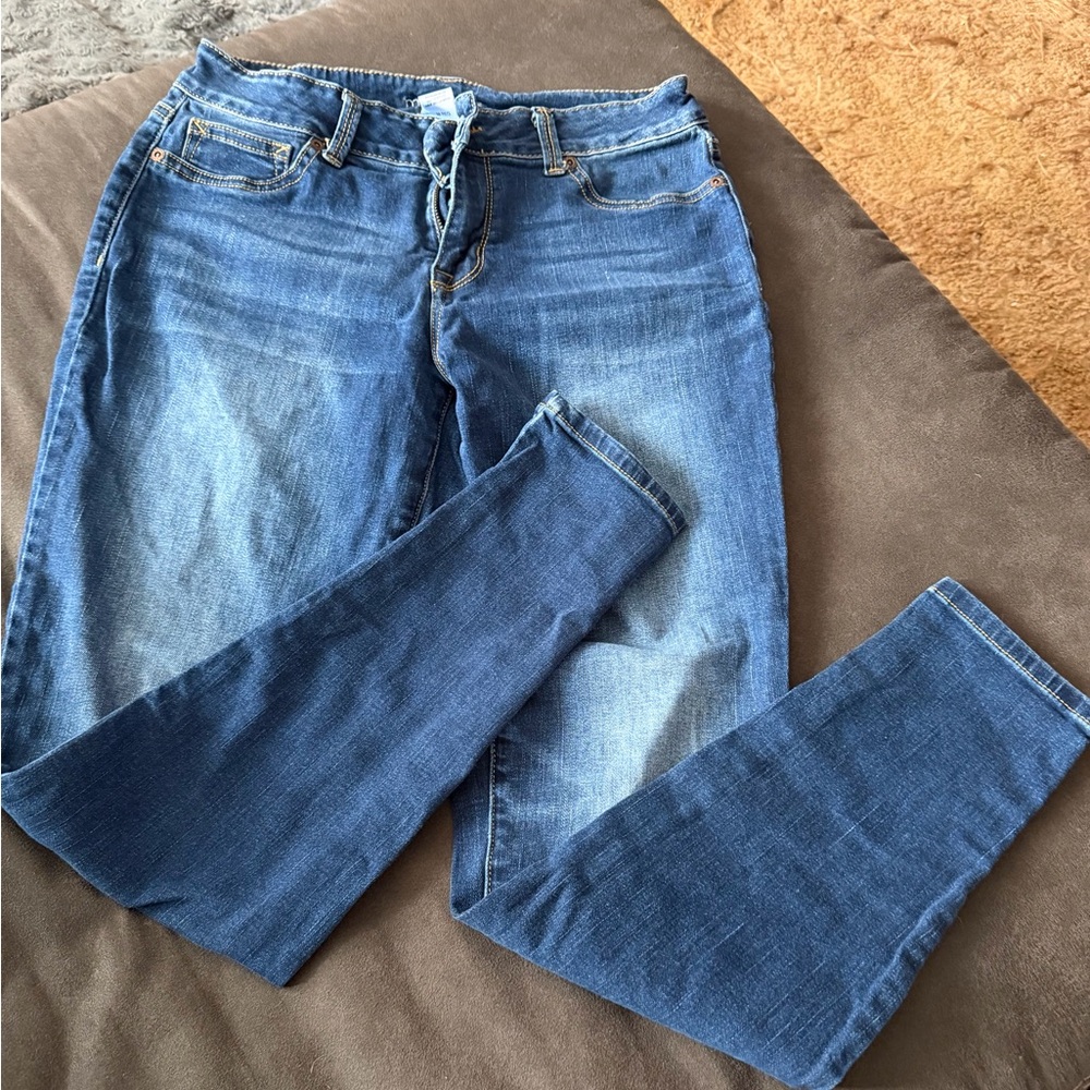 Maurices Light and Dark Blue Jeggings size Med reg mid rise.